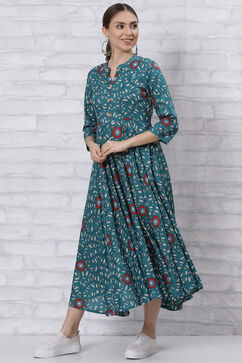 Green Flared Printed Dress image number 3